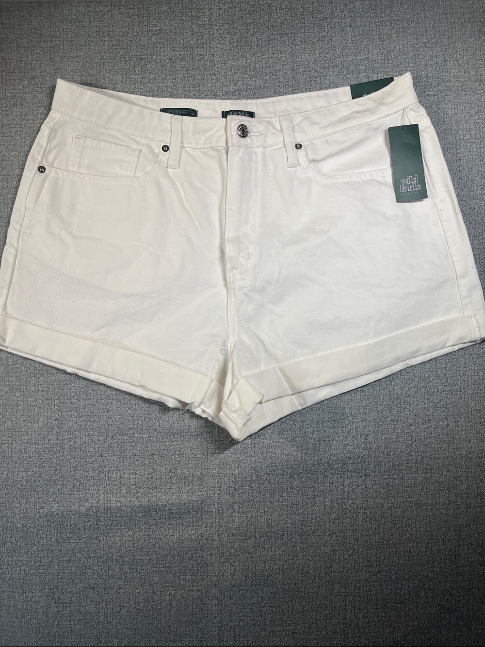 Wild Fable Highest Rise Cuffed White Denim Shorts, Womens size 15, waist 33,NWT